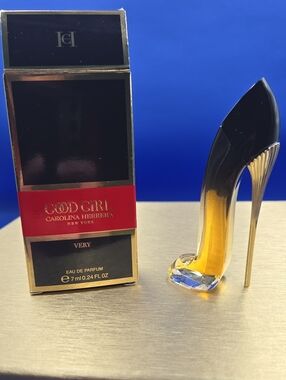 Carolina Herrera Good Girl Very Stiletto Minni Bottle in Black & Gold New 7ml